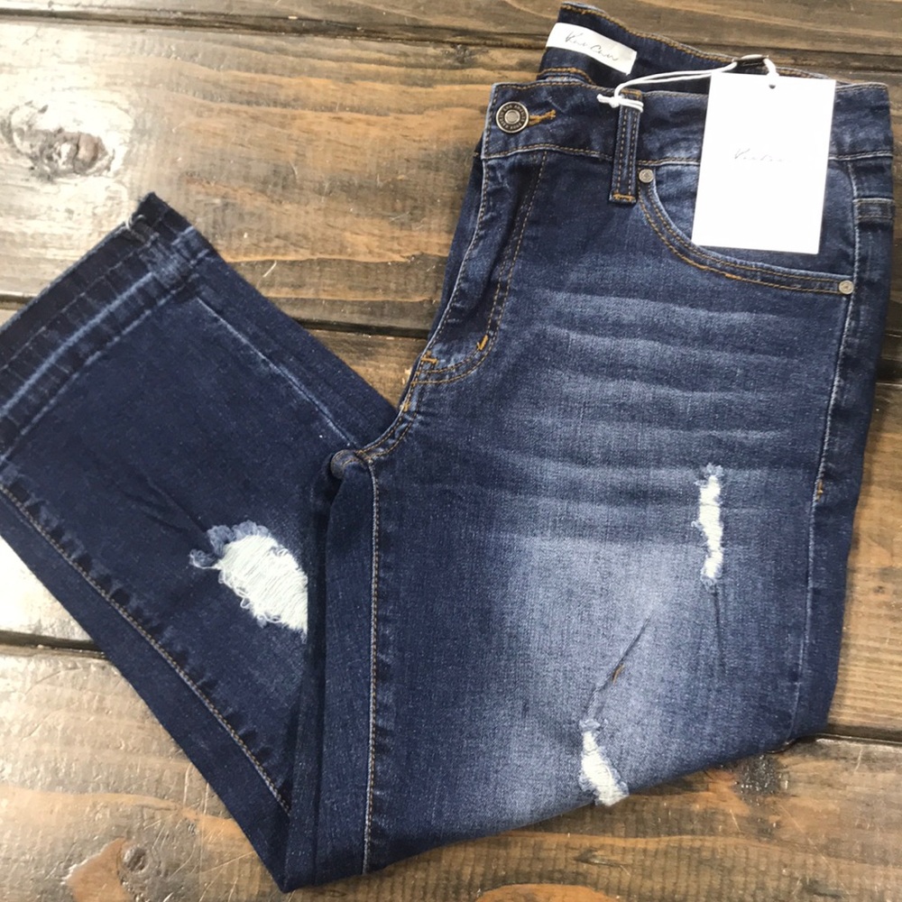 Kancan dark distress capris